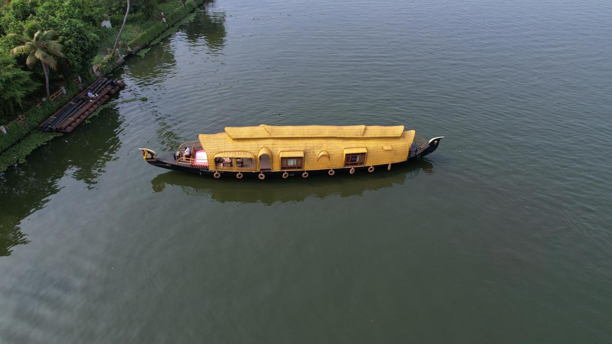 Thara'S Houseboat Hotel Alappuzha Bagian luar foto