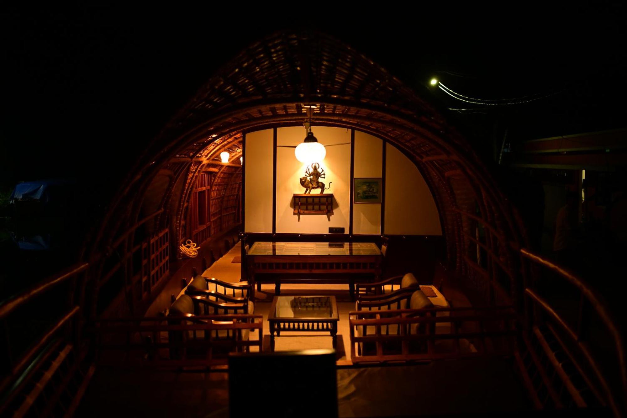 Thara'S Houseboat Hotel Alappuzha Bagian luar foto