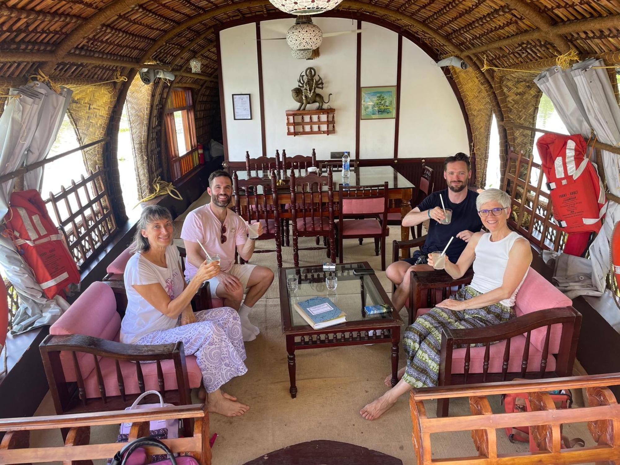 Thara'S Houseboat Hotel Alappuzha Bagian luar foto