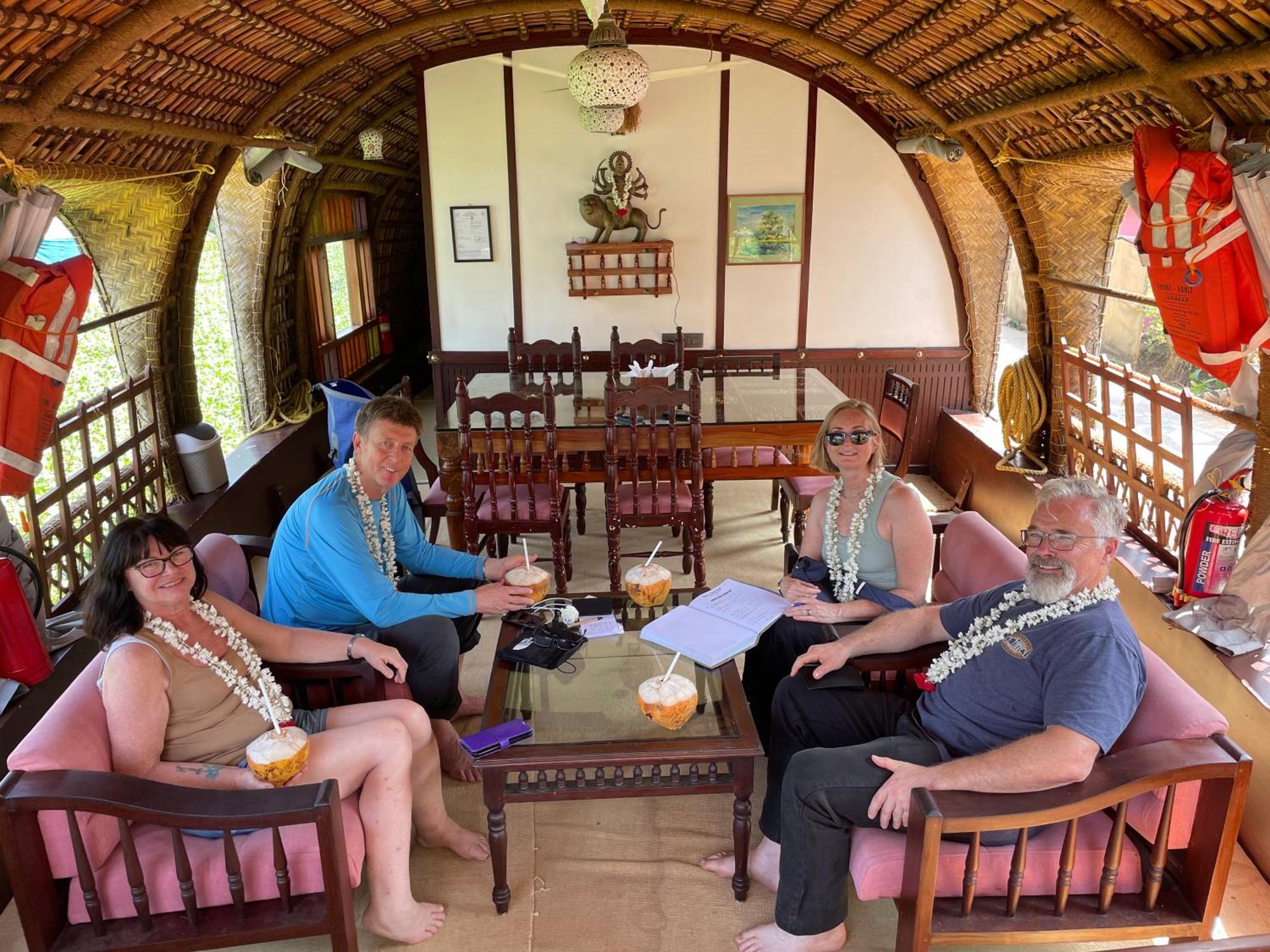 Thara'S Houseboat Hotel Alappuzha Bagian luar foto