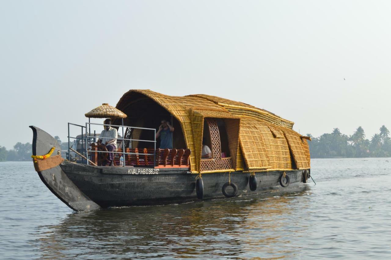 Thara'S Houseboat Hotel Alappuzha Bagian luar foto